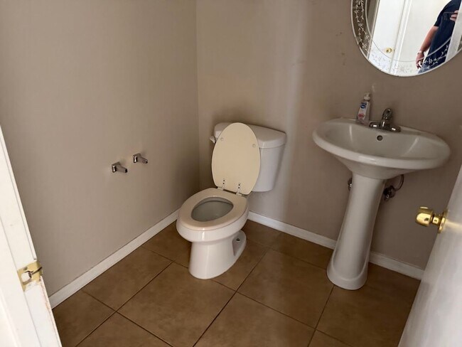 Building Photo - Beautiful Home for Rent in Avondale!