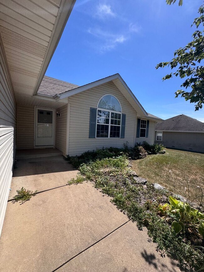 Building Photo - 508 N Douglas Dr