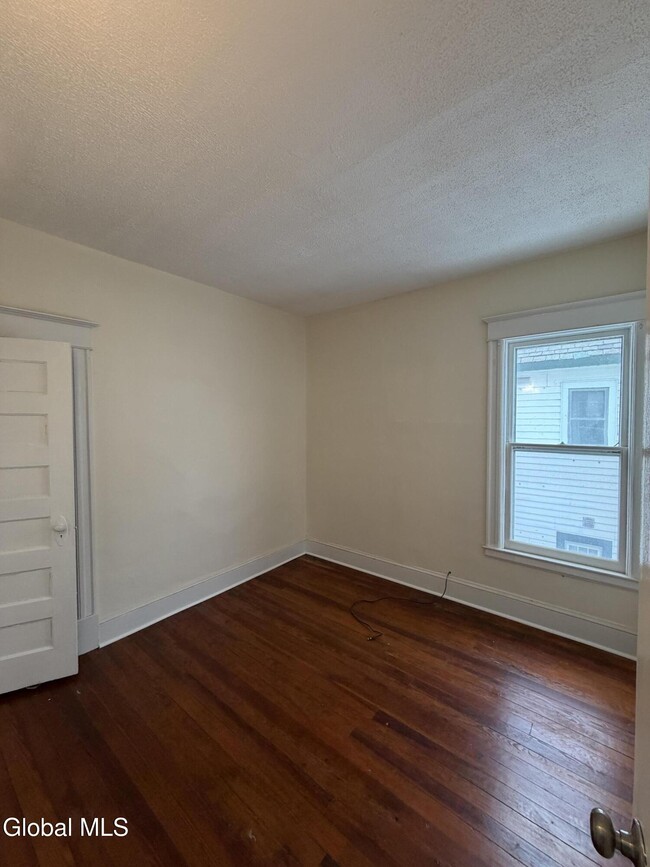 Building Photo - 1111 Parkwood Blvd