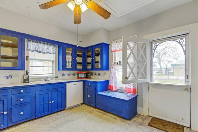 Building Photo - 314 W Sidnor St