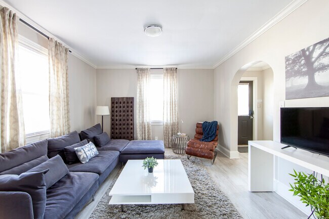 Comfortable bright living room. - 1111 Herrin Ave