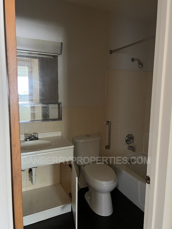 Building Photo - 3940 Jackman Rd