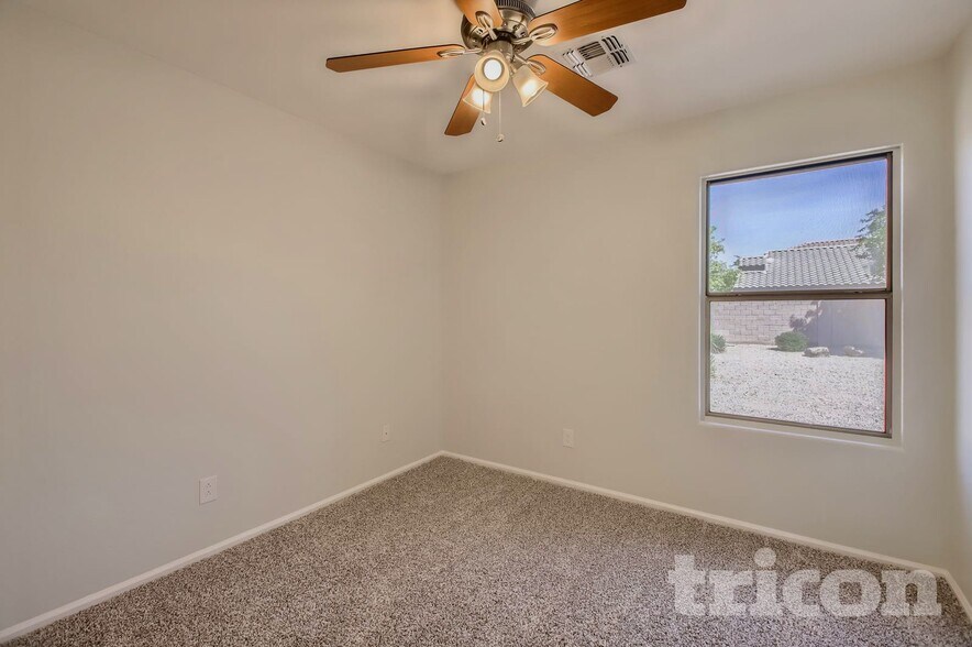 Building Photo - 8701 S 50th Dr