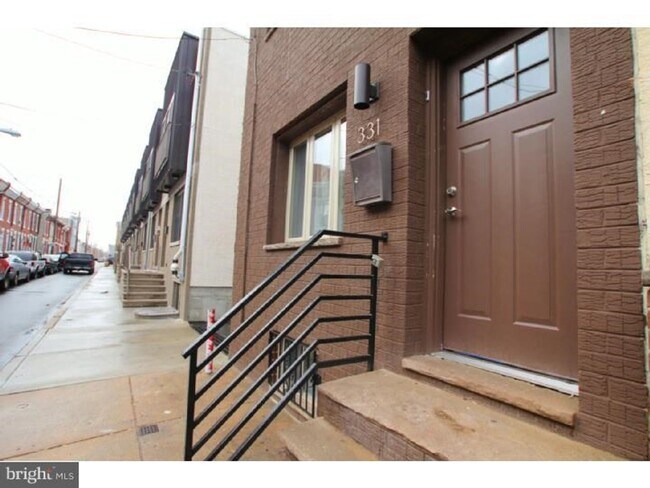 Building Photo - Bright 3 bed 1.5 bath in WHITMAN SOUTH PHI...
