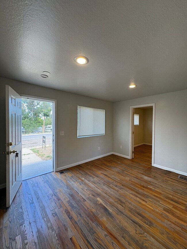 Building Photo - 3230 W 55th Pl