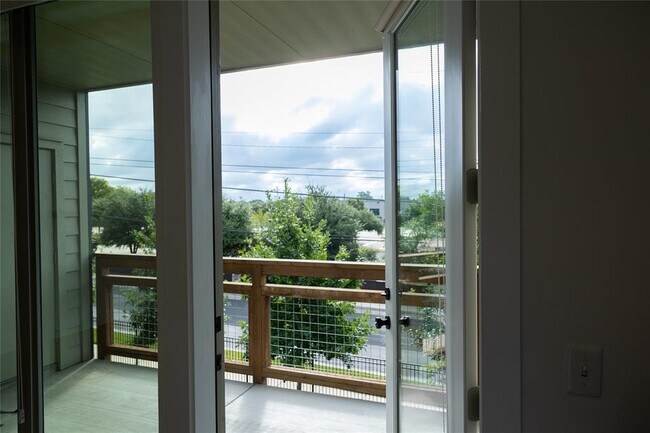 Building Photo - 4704 Sunset Trail