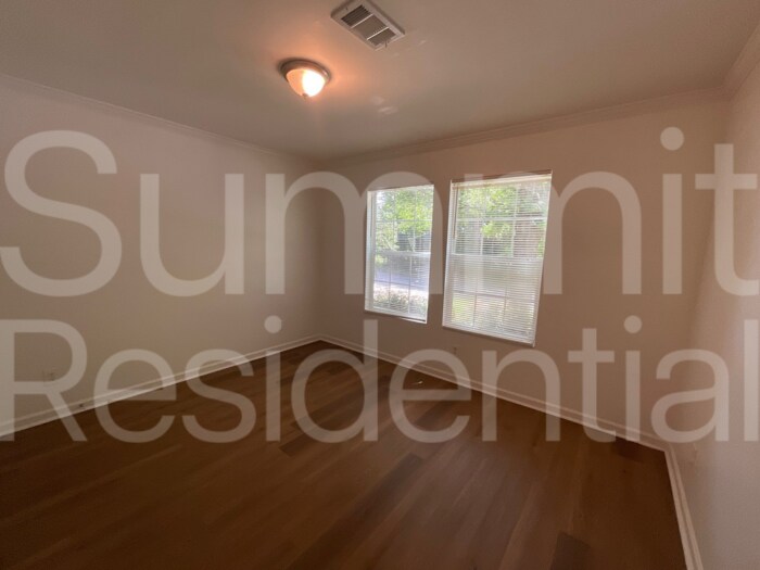 Building Photo - 651 Langston Dr SW