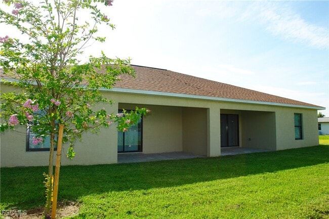 Building Photo - 530 SE 5th Ave