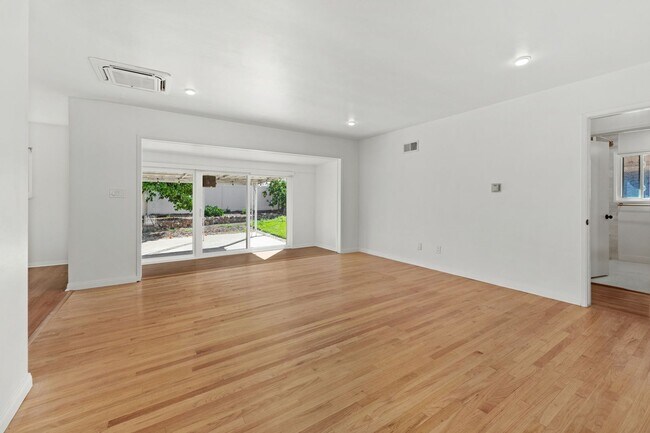 Building Photo - Lovely Allied Gardens Single Family House.