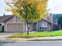 Building Photo - Charming 3 Bedroom 2 Bath Home in the Pock...