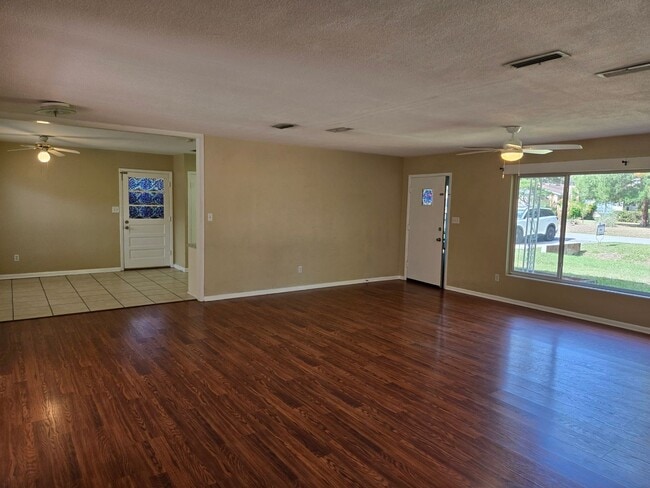 Building Photo - 4/2 (Madison Park) Nice home in quiet neighborhood