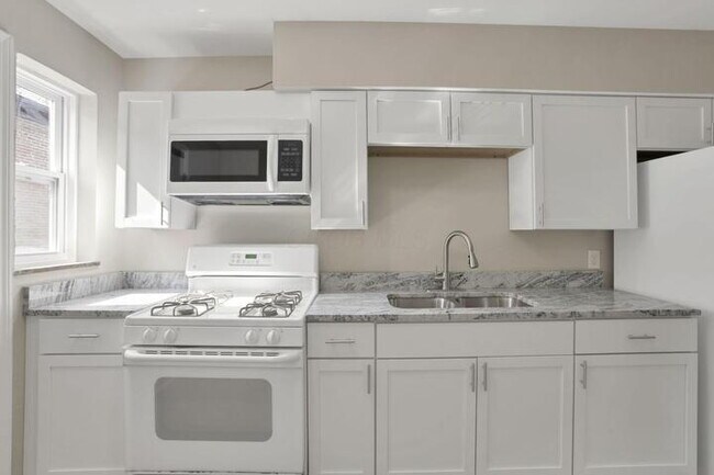 Building Photo - Charming 1BD/1BA Near Downtown Columbus — Minutes to German Village