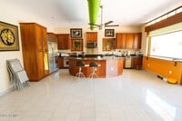 Building Photo - 8433 E Cactus Rd