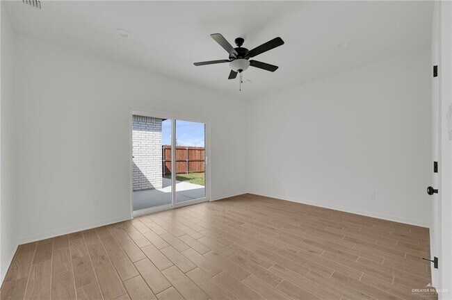 Building Photo - 2600 N Day Lily Ave