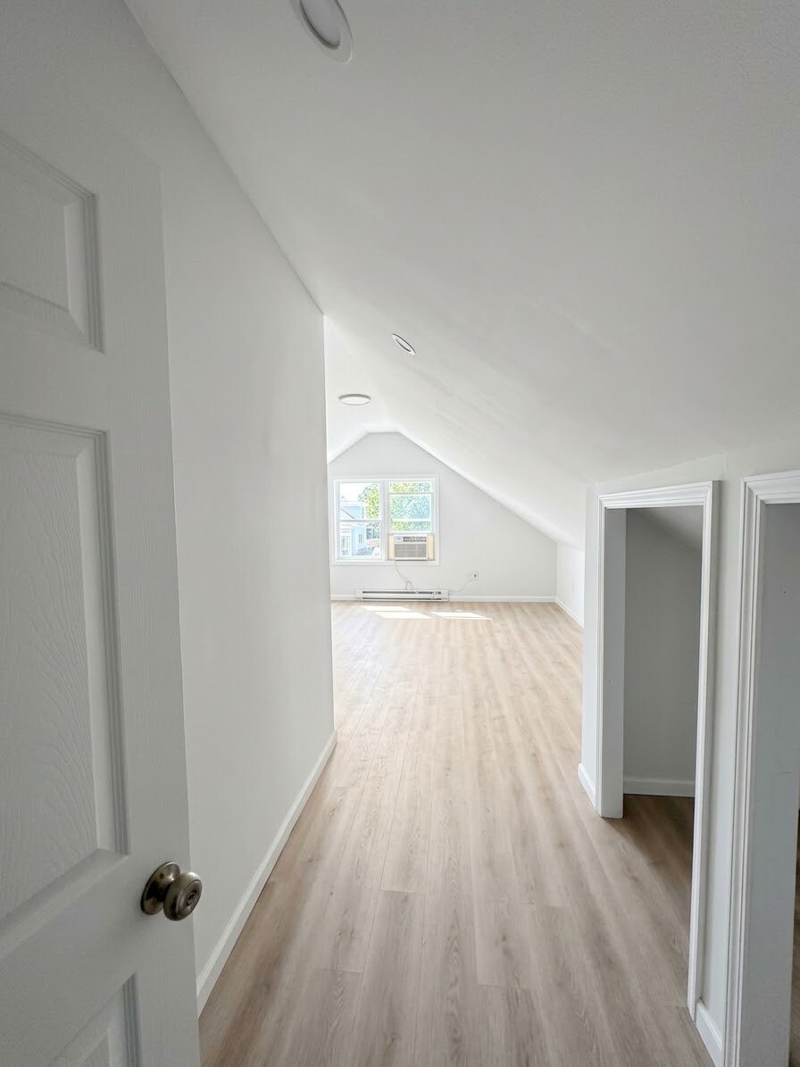 Building Photo - 311 E Grove St