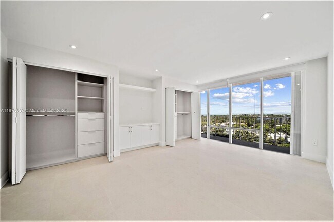 Building Photo - 881 Ocean Dr