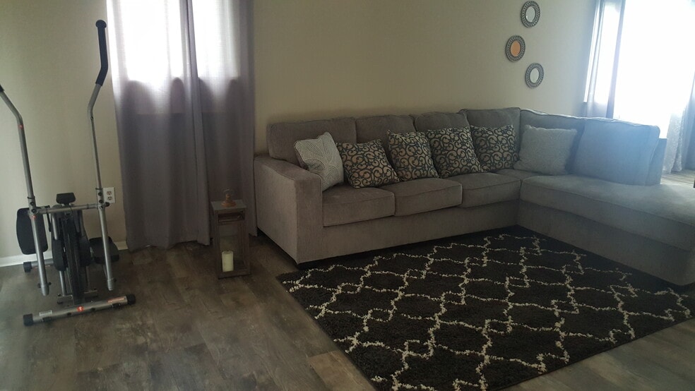 Building Photo - 613 N 25th St