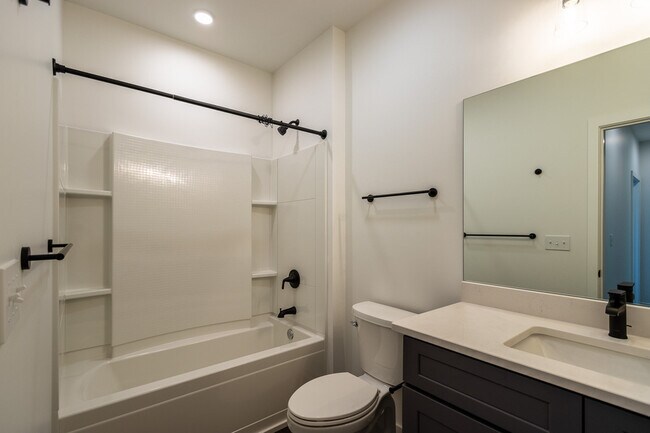 Building Photo - 1920 Edwards St