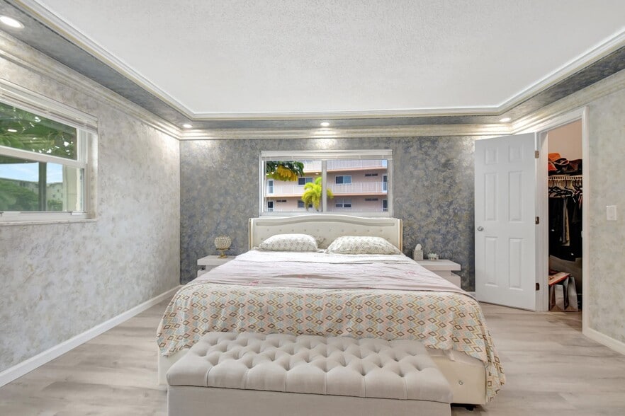 Building Photo - 2615 NE 3rd St