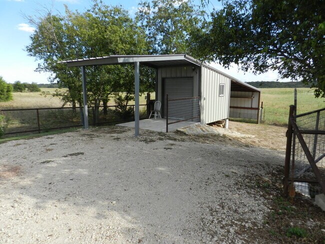 Building Photo - 2/2 Stone Stand Alone Apartment - RV HOOK ...