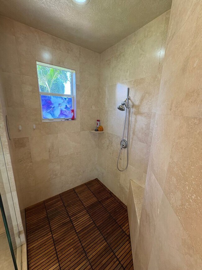 Building Photo - Spacious 3/3.5 3 car garage home in Palm City