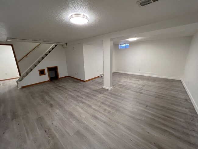 Building Photo - $2,300 | 5 Bedroom, 2 Bathroom HOUSE | Pet...