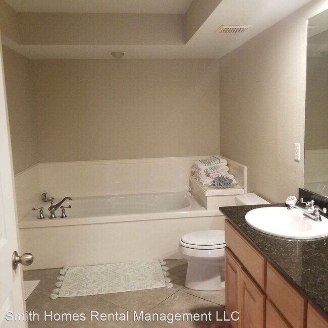 Building Photo - 2 br, 2 bath House - 2046 Beach Blvd #A326