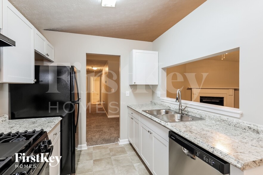 Building Photo - 206 Red Oak Dr