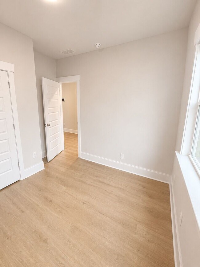 Building Photo - 114 Midmills Ln