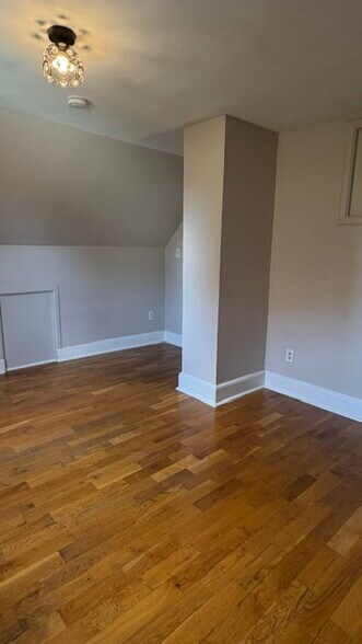 Building Photo - 203 2nd St