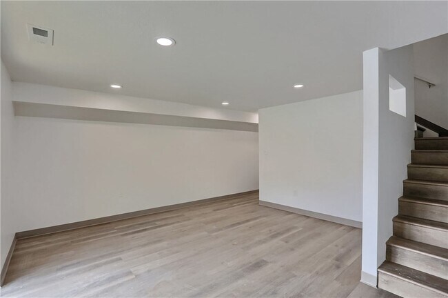 Building Photo - 153 Kathleen Dr