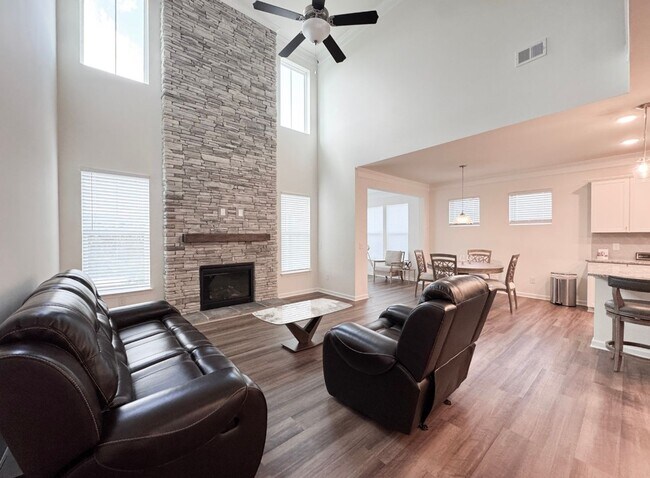 Building Photo - Spacious Well-Maintained Home in Simpsonville