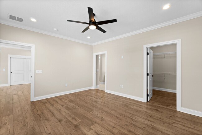 Building Photo - Luxury Maintenance-Free Former Model Home in Grove City – 2 Bed, 2 Bath Ranch