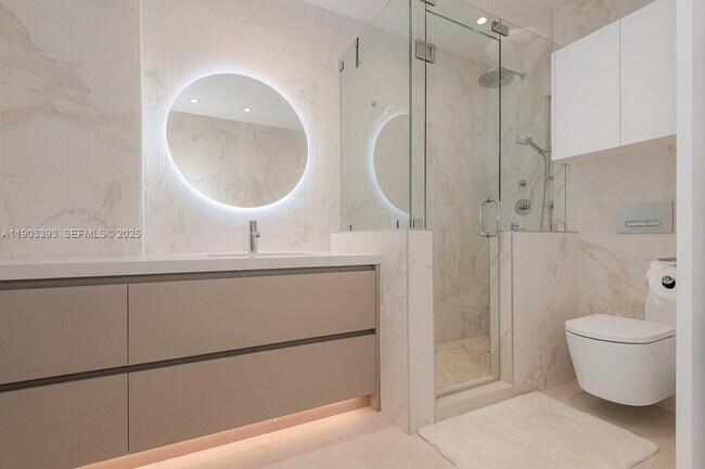 Building Photo - 2301 Collins Ave