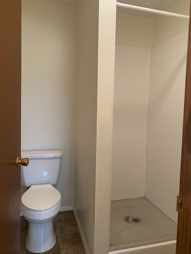 Building Photo - Lease Takeover! 3 Bedroom/2 Bathroom Home ...