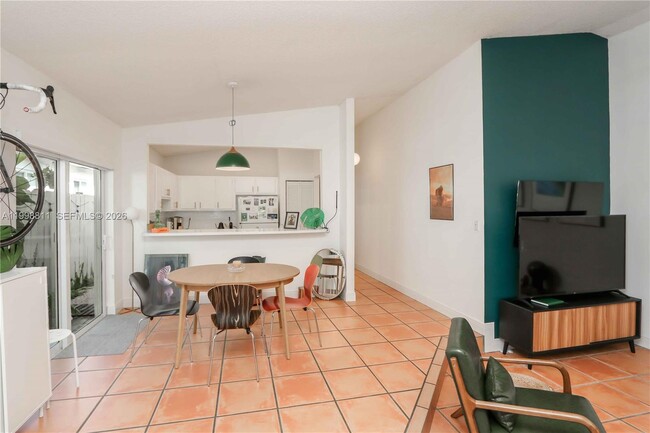 Building Photo - 3155 Jackson Ave