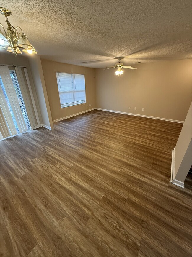 Building Photo - 460 Parkway Rd