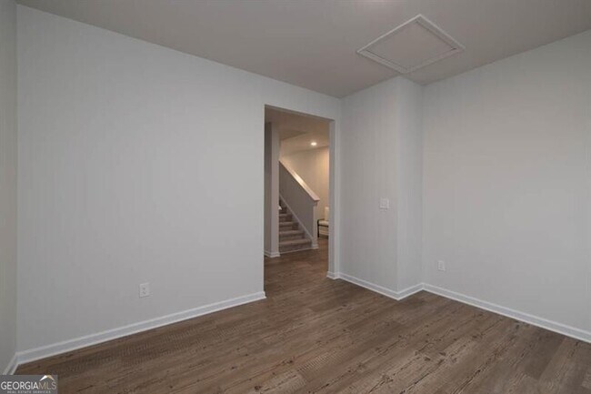 Building Photo - 165 Sweet Briar Wy