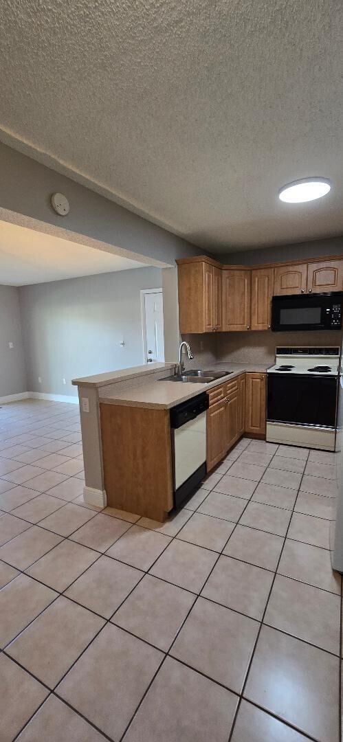 Building Photo - 301 Palm Way