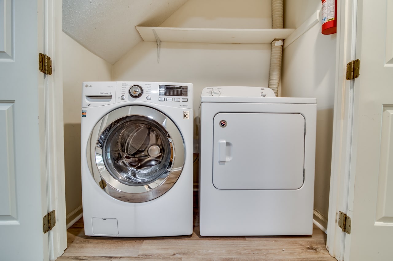 Building Photo - 68 Forest Oaks Dr