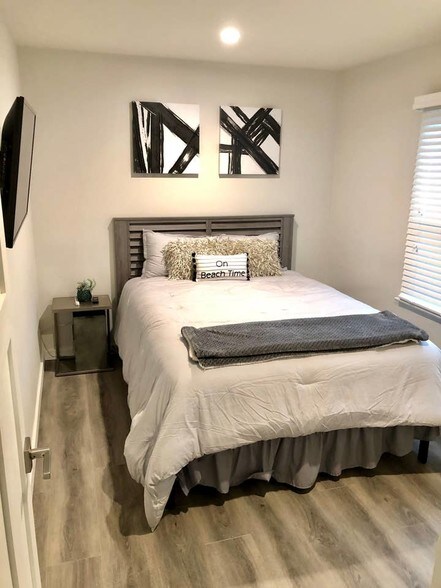 Bedroom 1 - 4459 Centinela S Ave