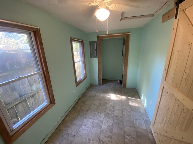 Building Photo - 214 E Williams St