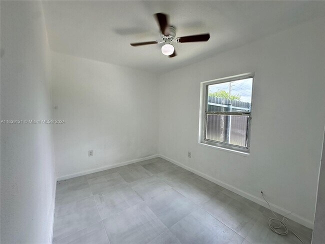 Building Photo - 1049 NW 95th St