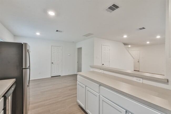Building Photo - 3707 Solanum Dr