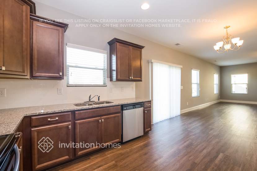 Building Photo - 5329 Roberta Crossing Dr