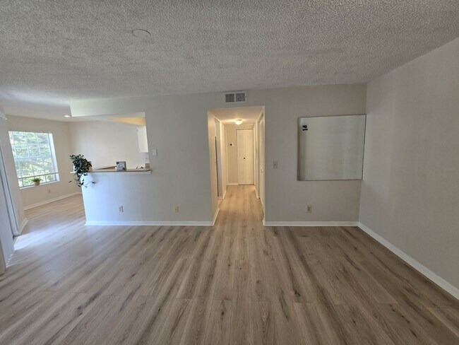Building Photo - Charming 1 Bed 1 Bath in I District of Orl...