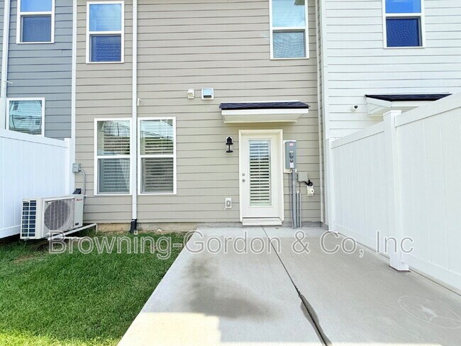 Building Photo - 5088 Dayflower Dr