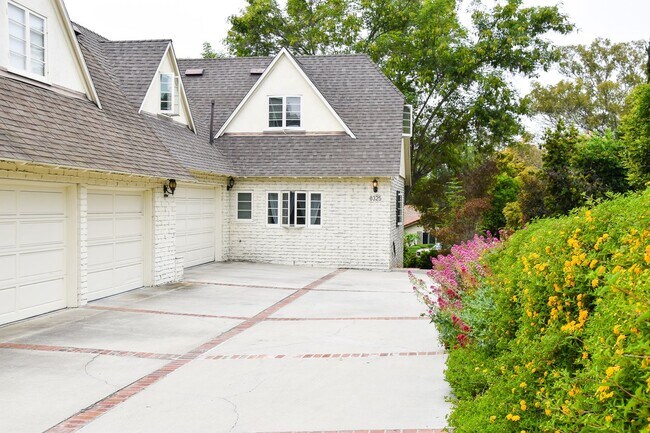 Building Photo - 8325 La Bajada Ave