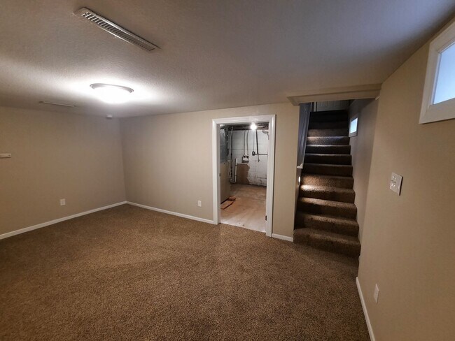 Building Photo - 3 Bedroom, 1 Bathroom Home!