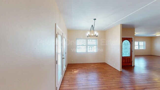 Building Photo - 2025 Cypress Ave.